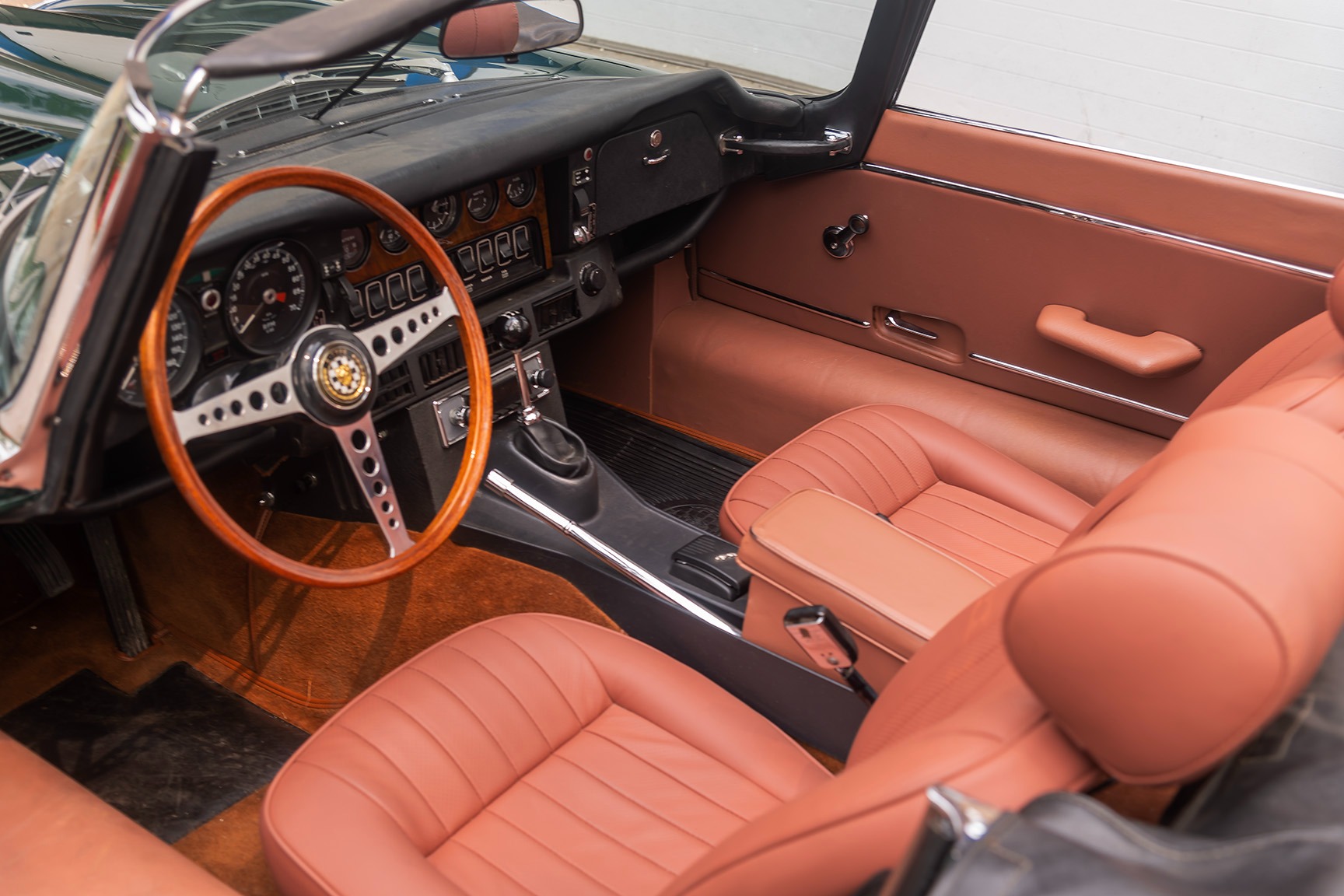 Used 1974 Jaguar XKE V-12 Roadster Honoring the perfection Used 1974 Jaguar XKE V-12 Roadster Honoring the perfection